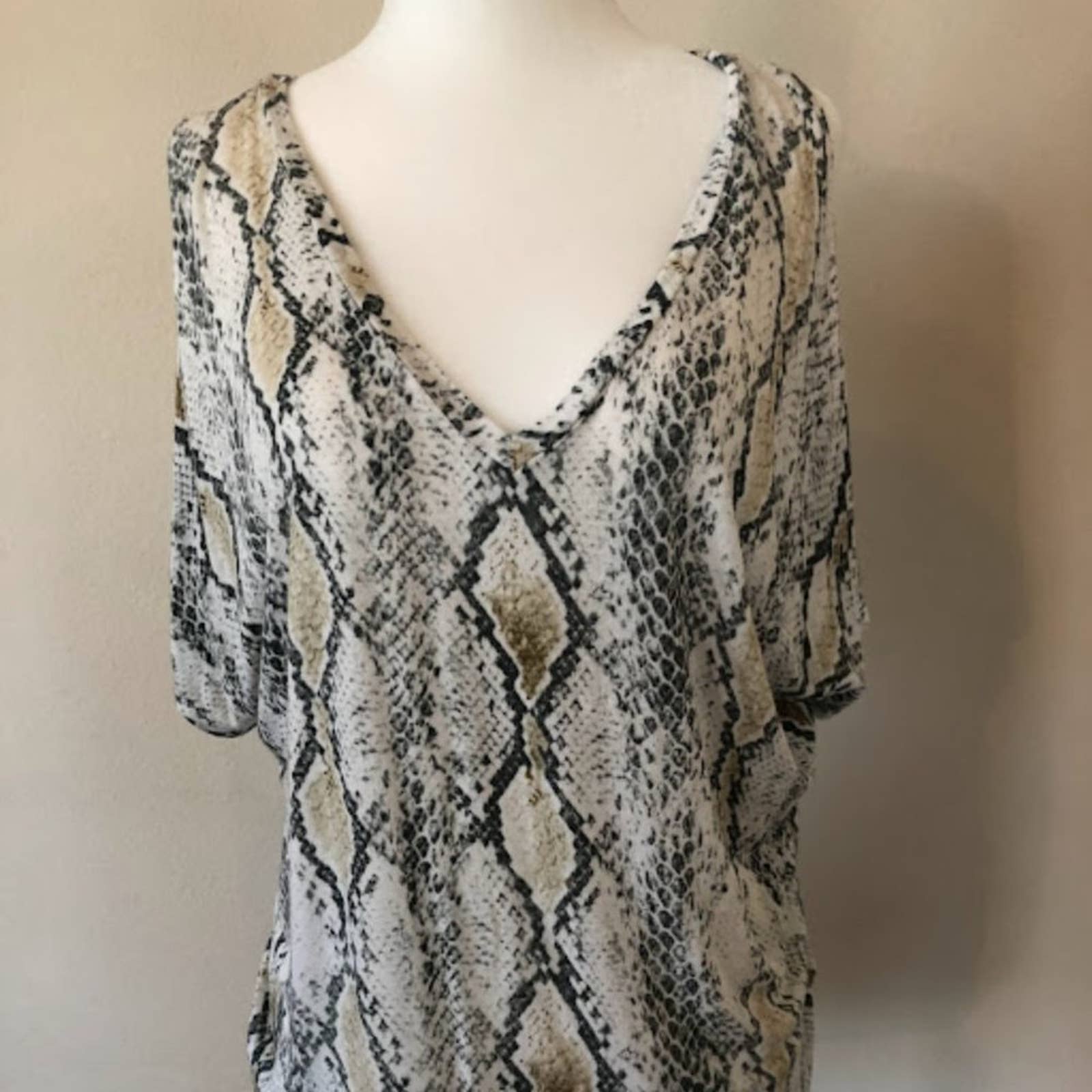 Express Cold Shoulder Top Python Design - Size S